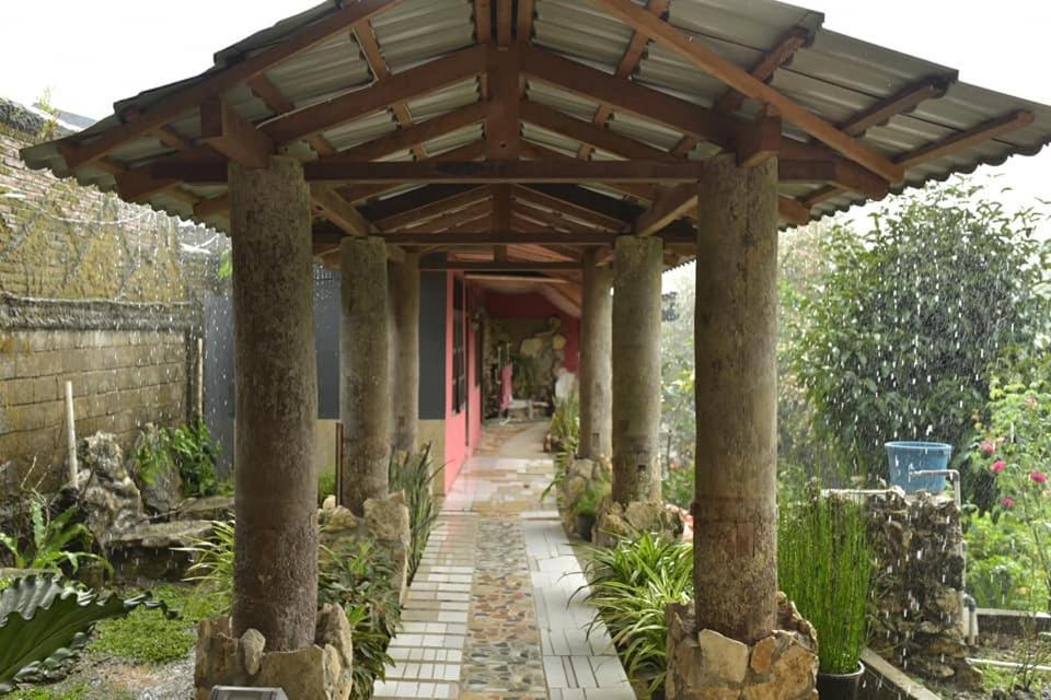Pias Poppies Hotel Rantepao Exterior photo