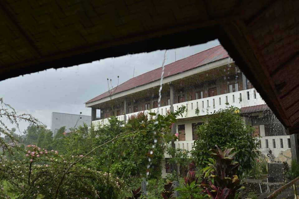 Pias Poppies Hotel Rantepao Exterior photo